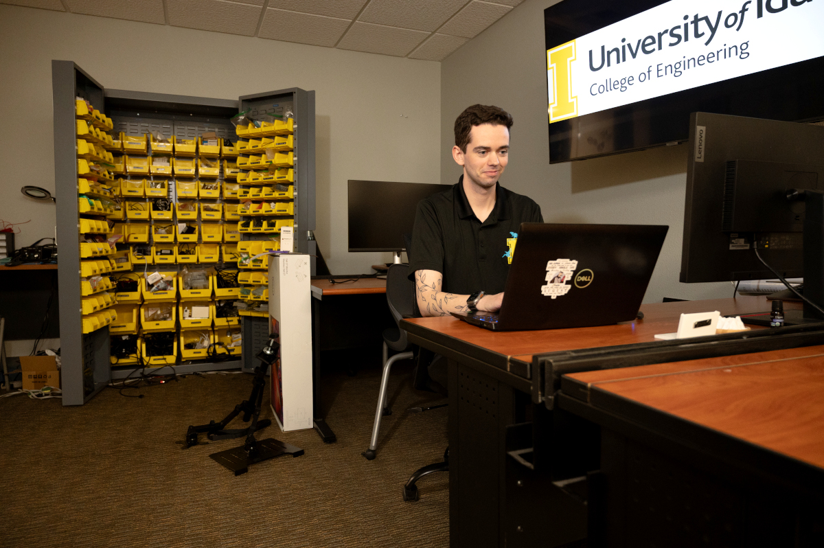 A U of I Coeur d’Alene student smiles while working at his computer.